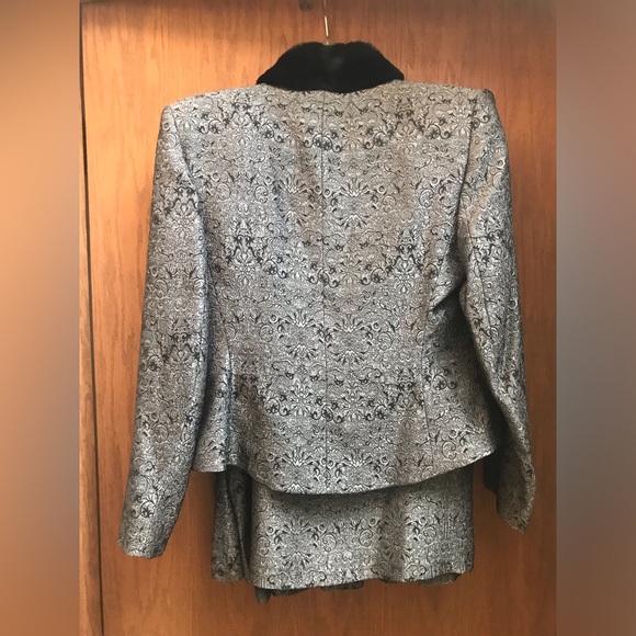 John Meyer Collection Women’s Suit with Skirt - Picture 3 of 12